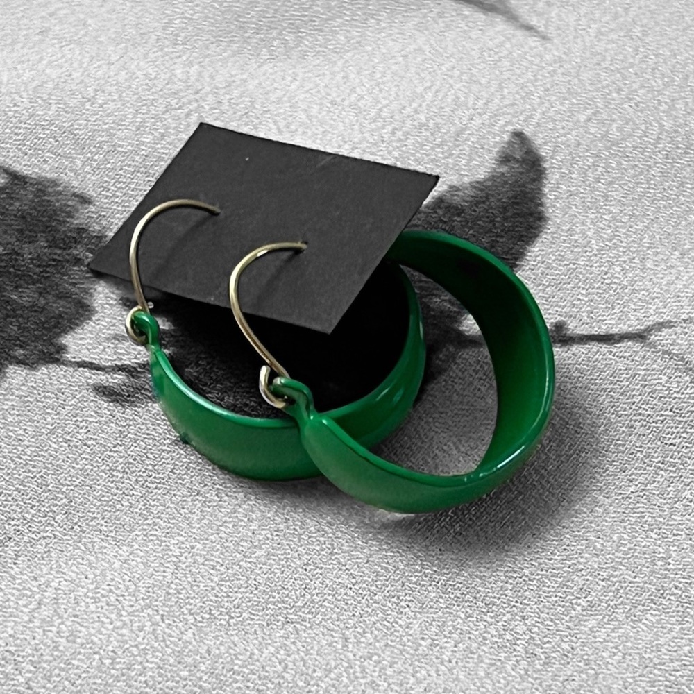 Vintage green hoop earrings 🖤